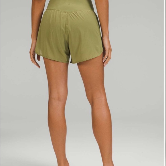 Lululemon Nulu and Mesh High-Rise Yoga Short 3.5"
Bronze Green 6 - Picture 2 of 9